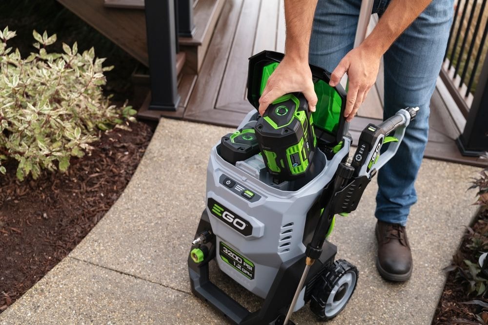 HPW3204-2 POWER+ 3200 PSI Pressure Washer with 2 x 6.0Ah Batteries and 320W Charger E7G7 - product image 7