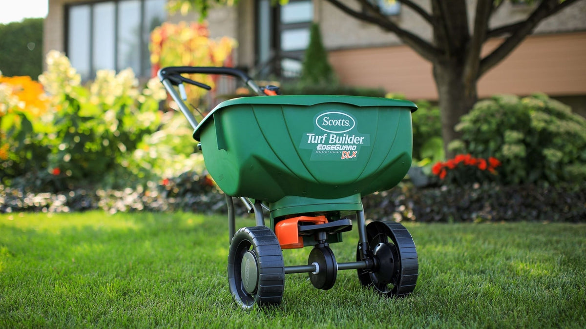 Turf Builder Deluxe Edgeguard Broadcast Spreader, 15,000 sq. ft. N8L9 - product image 5