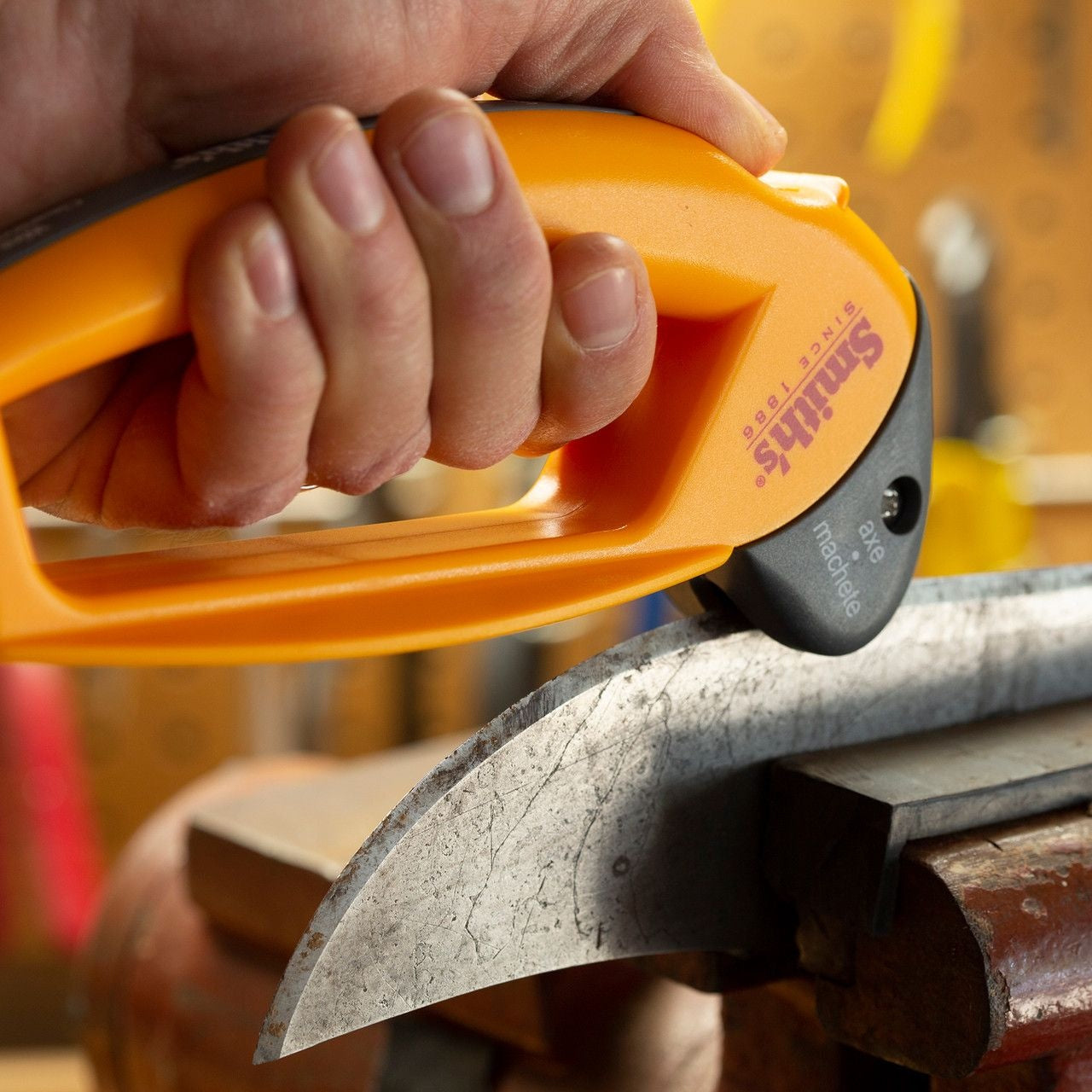 Axe and Machete Hand Sharpener with Soft-Grip Handle G8C0 - product image 4
