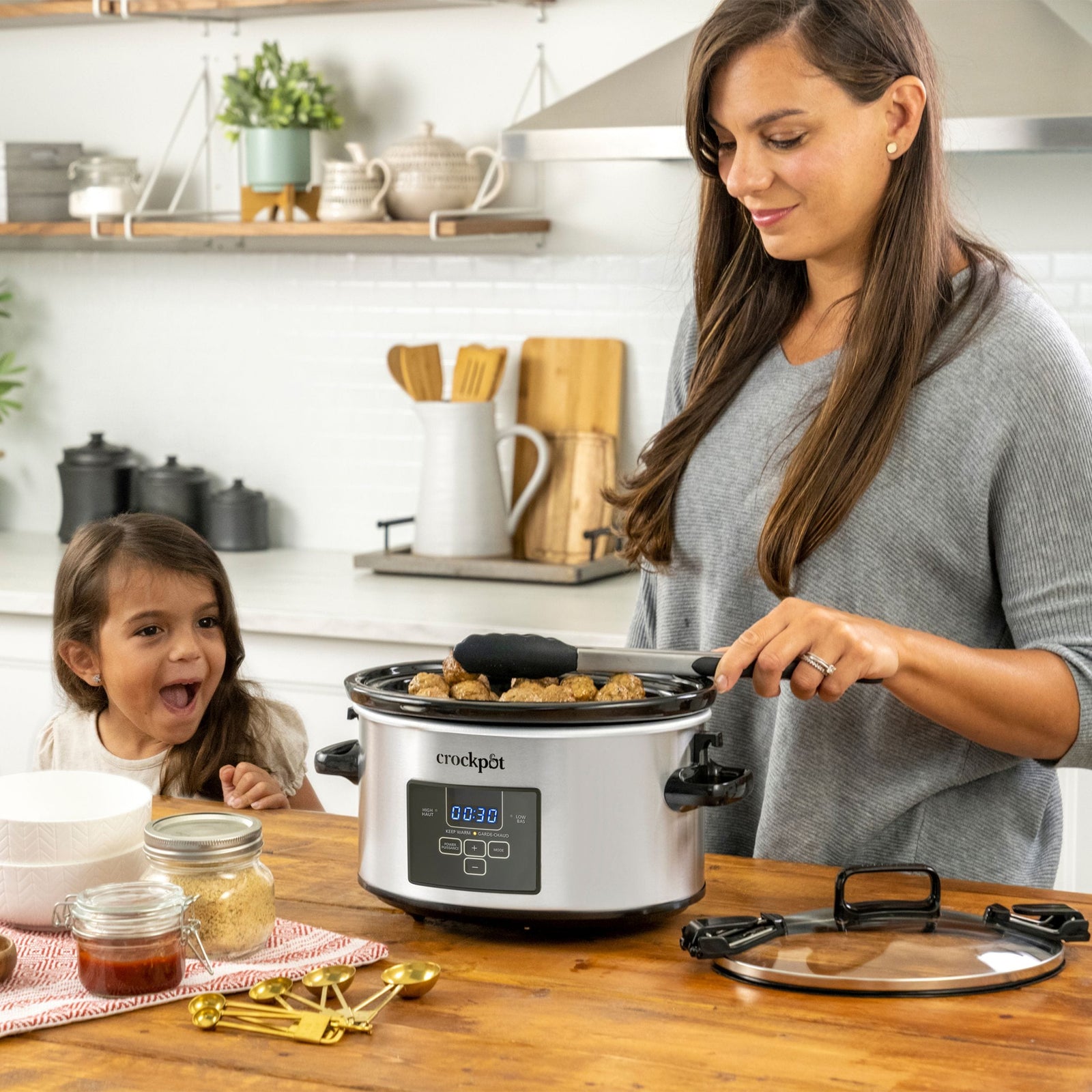 Digital Programmable Slow Cooker with Locking Lid, Feeds 4 People & More, Stainless Steel, 4-qt L3U3 - product image 5