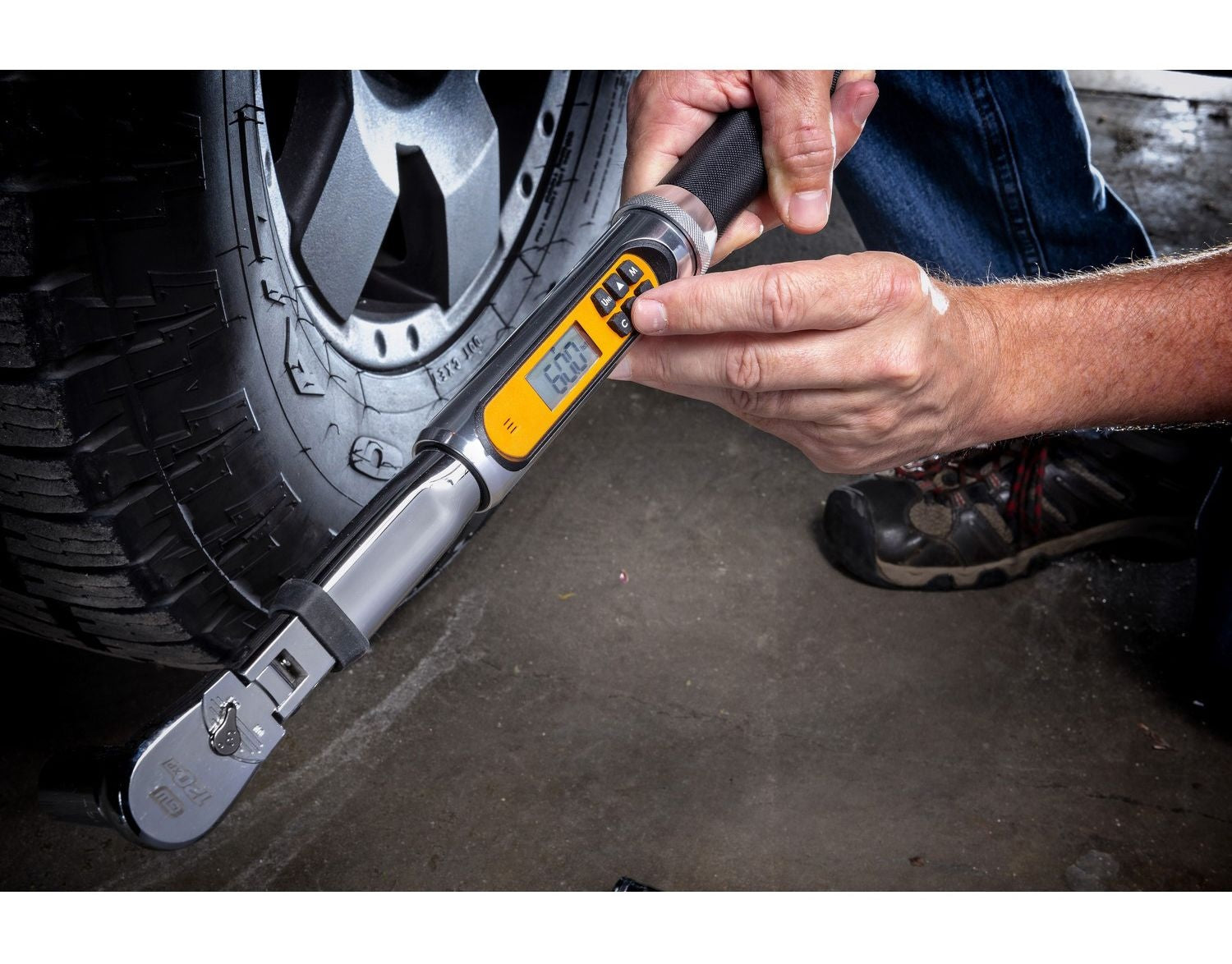 120XP Flex Angle Digital Torque Wrench, 1/4-in L5X8 - product image 2