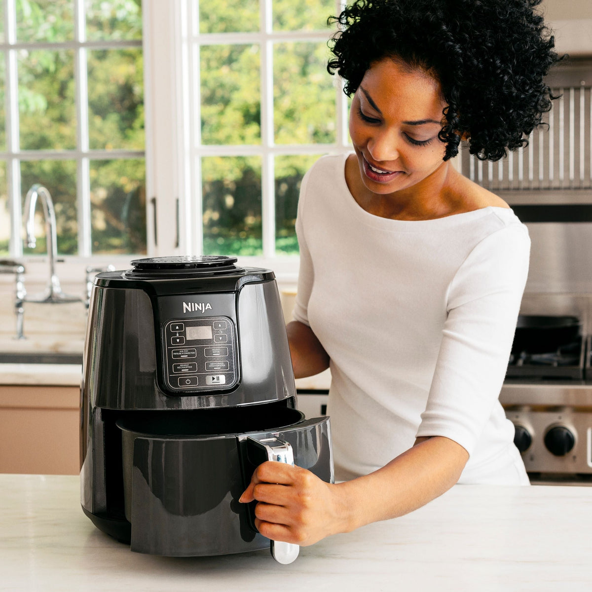Single Basket Non-Stick Air Fryer, 5 Functions, 4-qt O9R9 - product image 4