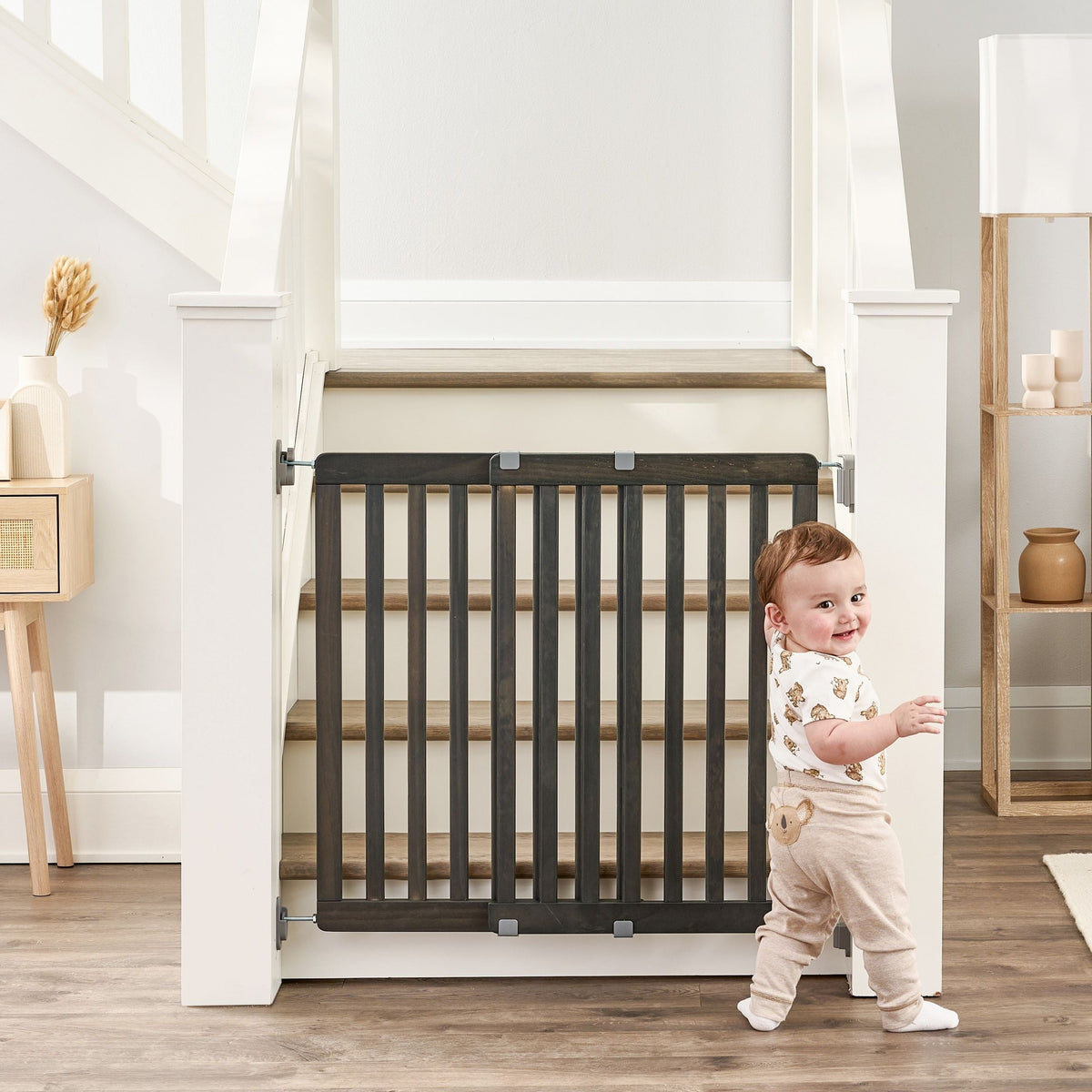 Wooden Top of Stairs Baby Gate F5N3 - product image 1