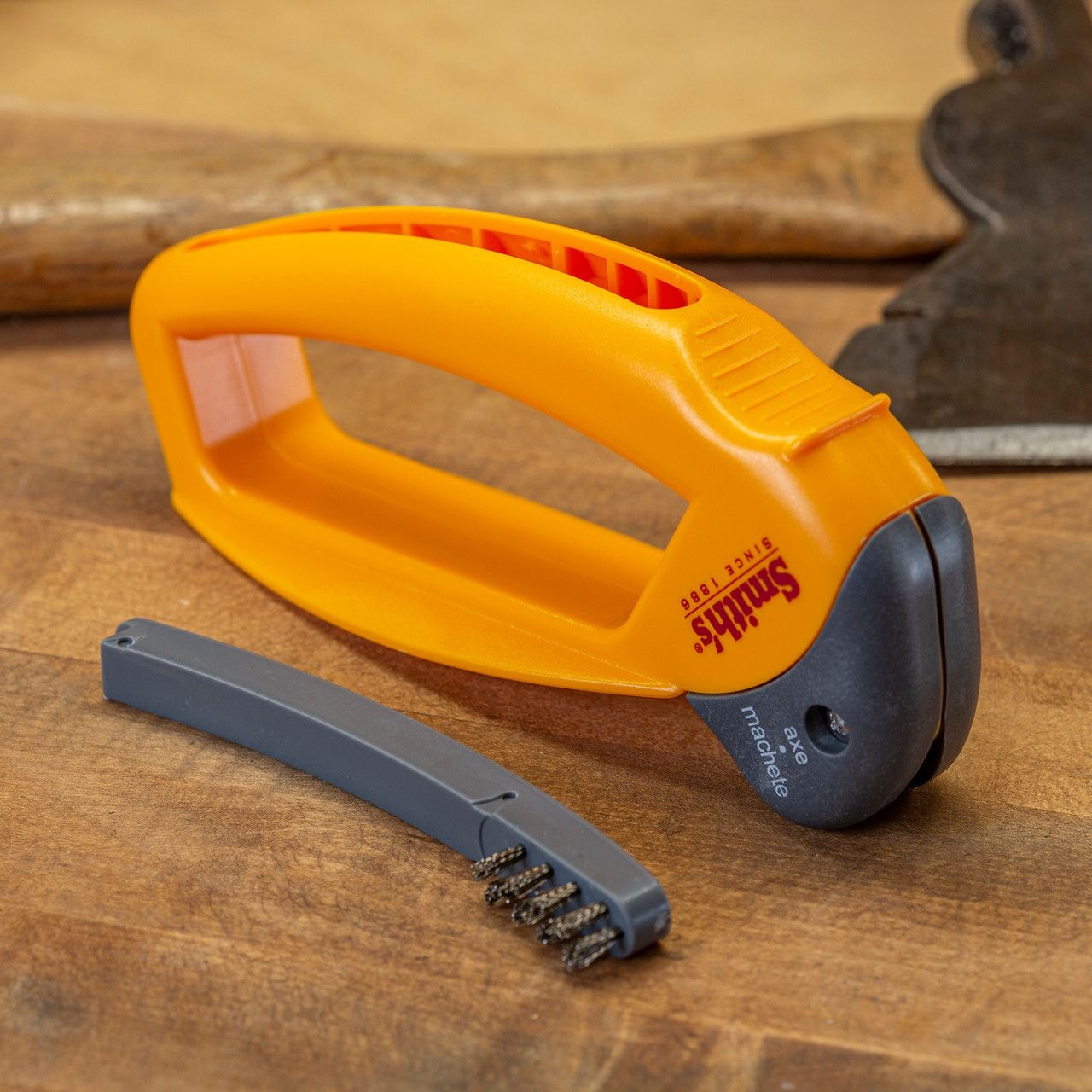 Axe and Machete Hand Sharpener with Soft-Grip Handle G8C0 - product image 3