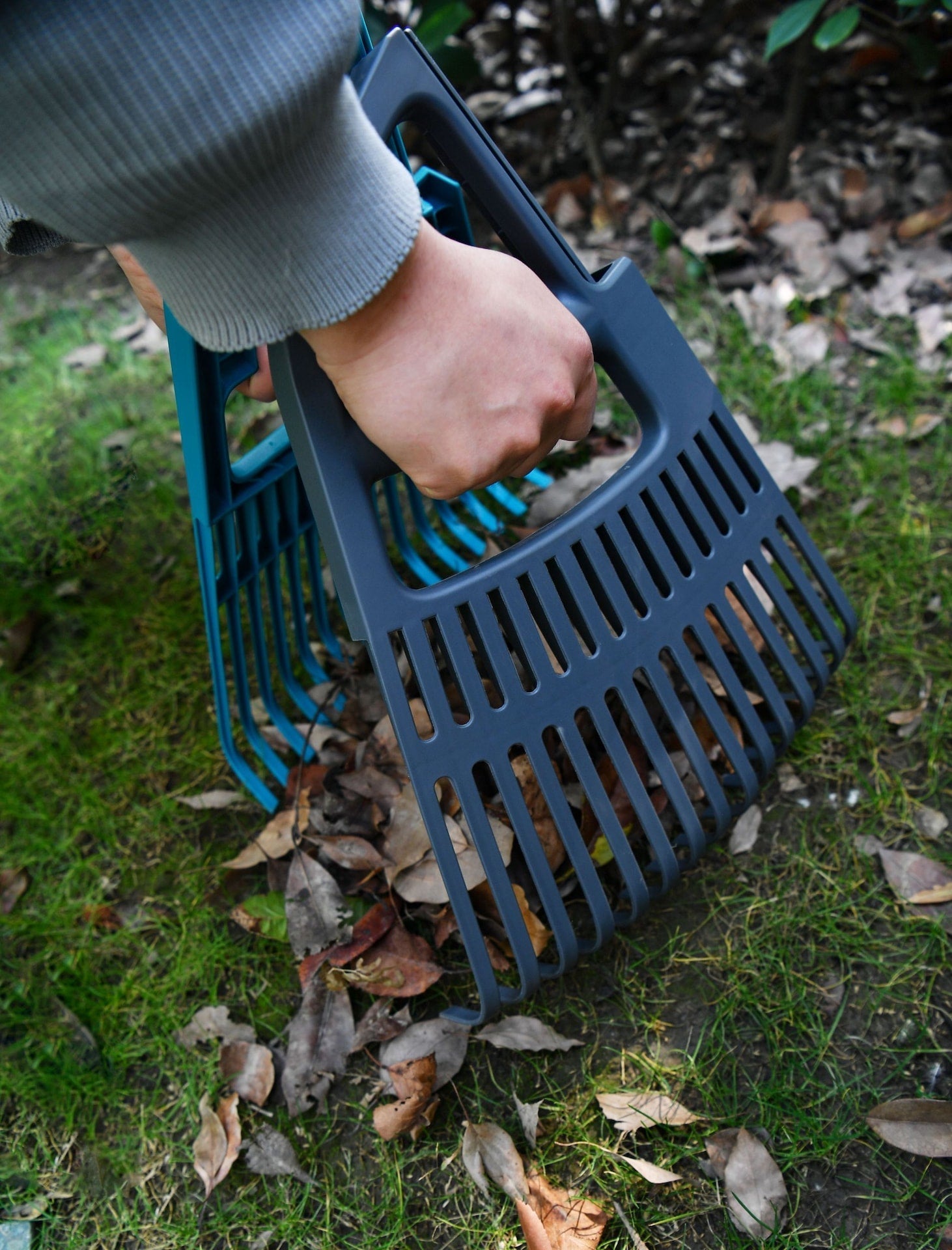 3-in-1 30-Tine Leaf Rake with Fibreglass Shaft, 24-1/2-in Wide Z6Y6 - product image 3